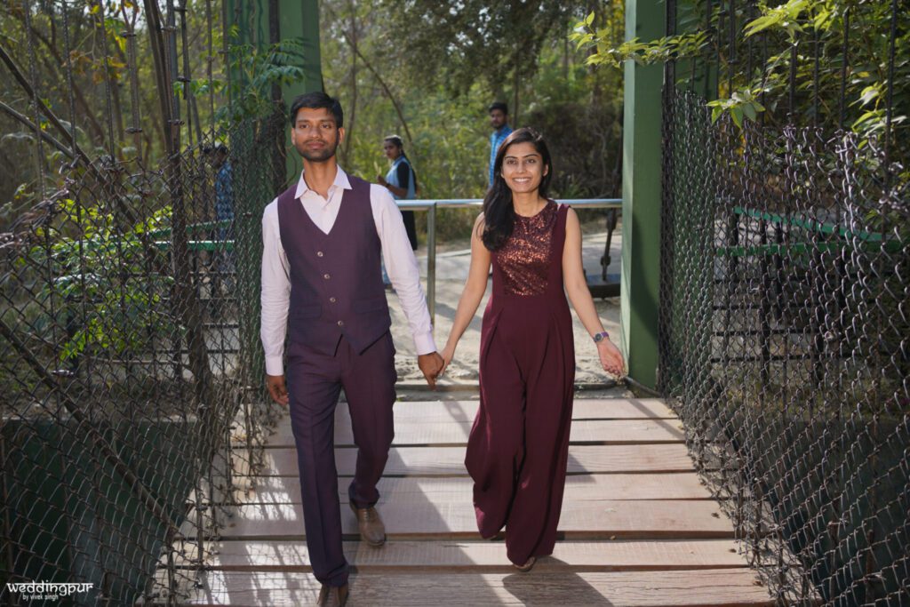 couple-walking-in-patna-zoo