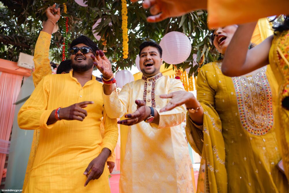 What Is Candid Photography? (Candid Style Explained)